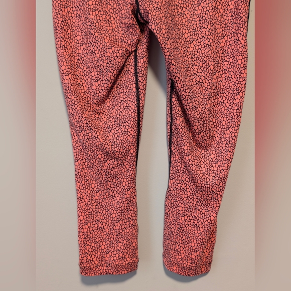 Nike Capri Leggings Dri Fit Womens Pink Printed Relay Size Small NWOT Fast Ship - Picture 15 of 16